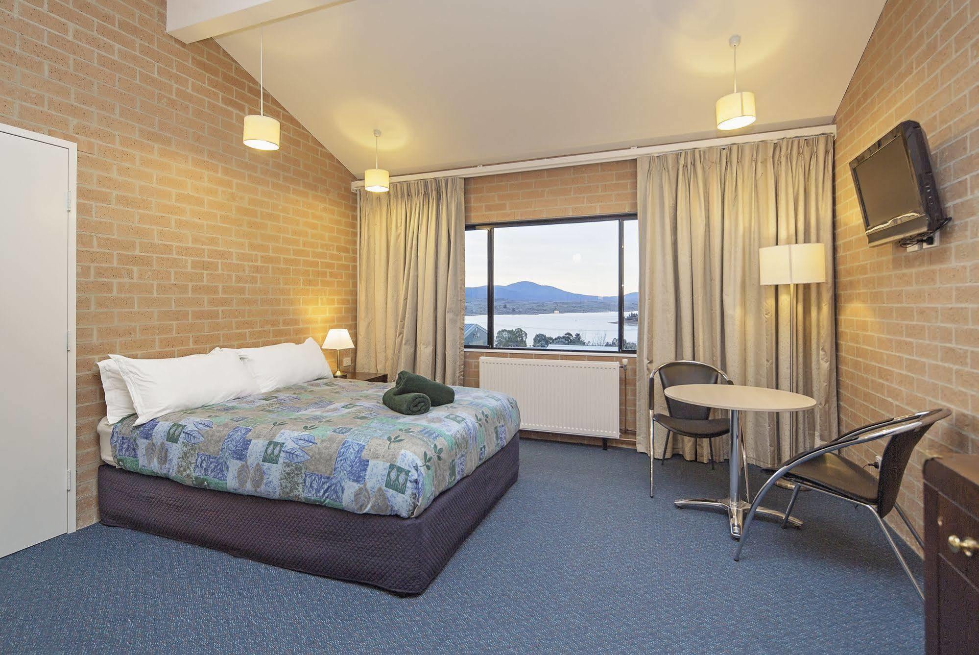 Alpine Resort Motel Jindabyne Bagian luar foto